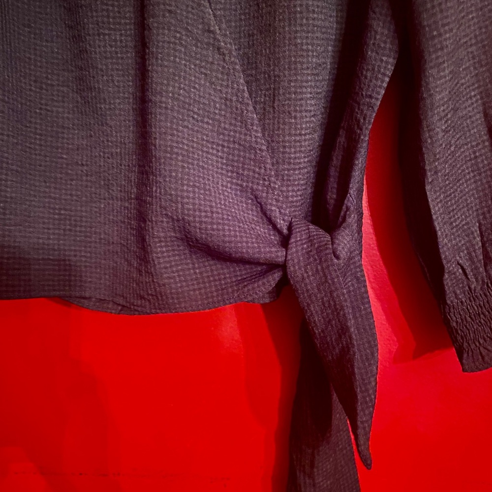 Madewell black v-neck tie wrap shirt, size XS - Picture 2 of 4